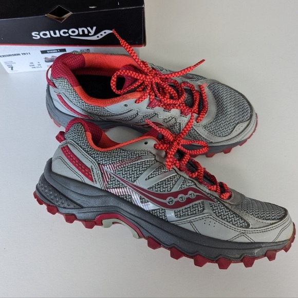 Saucony Trail Running Sneakers 7 wide - Picture 2 of 5